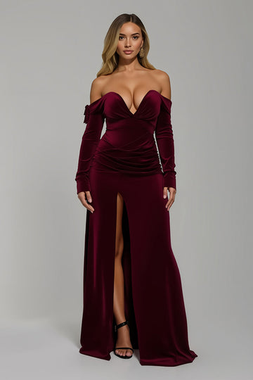 Robe longue de fête de Noël en velours bordeaux à épaules dénudées avec fente
